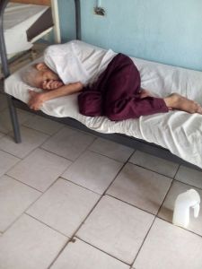 ¿Llegar a viejo para morir de hambre? El crítico estado de abuelos en ancianato  de  Aragua (FOTOS)