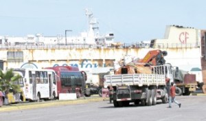 Gandoleros varados en Puerto La Cruz: La cumbre es pura pantalla