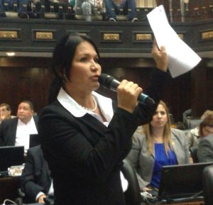 Melva Paredes envía carta a Ramos Allup exigiendo que se declare ilegítimo a Maduro