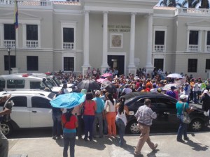 Educadores protestan por sus derechos en la gobernación de Yaracuy