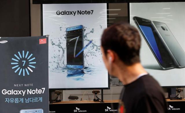 Publicidad del nuevo teléfono móvil Samsung Galaxy Note 7 en una tienda de la marca en Seúl, Corea del Sur. EFE