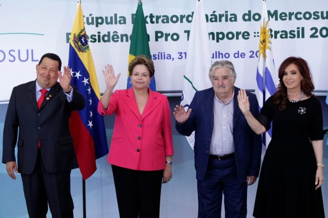 De izquierda a derecha: los expresidentes Hugo Chávez (Venezuela), Dilma Rousseff (Brasil), José Mujica (Uruguay) y Cristina Fernández de Kirchner (Argentina) en una reunión en Brasilia, en julio de 2012 Credit Ueslei Marcelino/Reuters