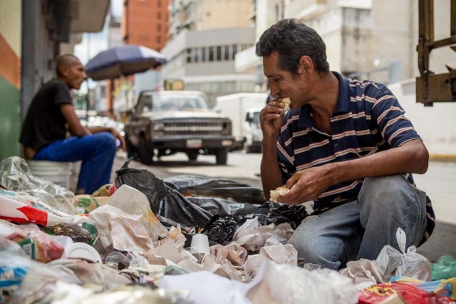 Venezolanos-comiendo-desechos (9)
