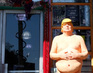 Estatua de Donald Trump desnudo será subastada