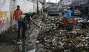Cerraron vía en Puerto la Cruz por proliferación de gusanos