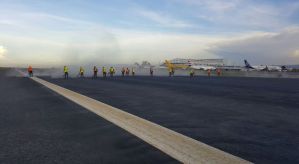 Erupción volcánica afecta a miles de pasajeros en aeropuerto de Costa Rica