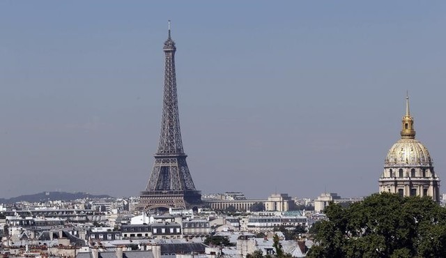 Un año después de los atentados, París lucha para que los turistas regresen