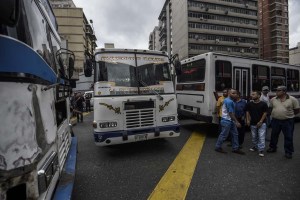 Transportistas de Caracas comenzaron a cobrar el pasaje en 100 bolívares