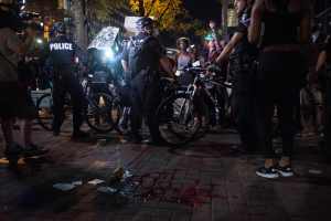 Nueva noche de violencia en Charlotte tras muerte de hombre negro por policía