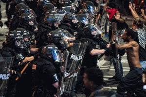Decretan estado de emergencia en Charlotte tras violentas protestas por muerte de afroamericano