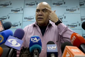 Chúo Torrealba: Quien sufre más de la medida de los billetes de 100 son los pobres