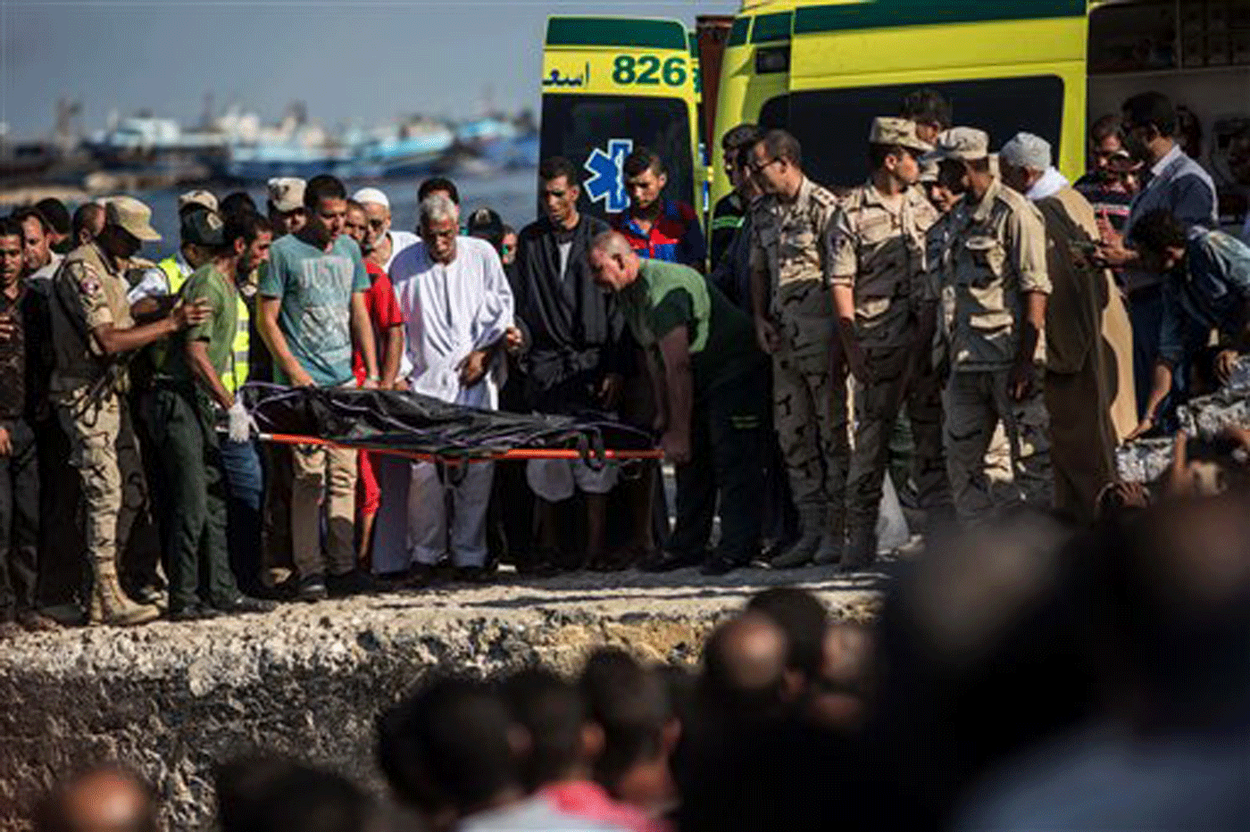 Más de 100 muertos en el naufragio del barco de migrantes en costas egipcias