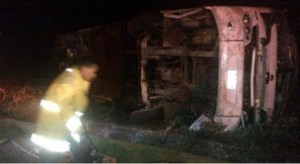 Vuelco de autobús en Boca de Uchire  dejó un muerto y 21 heridos