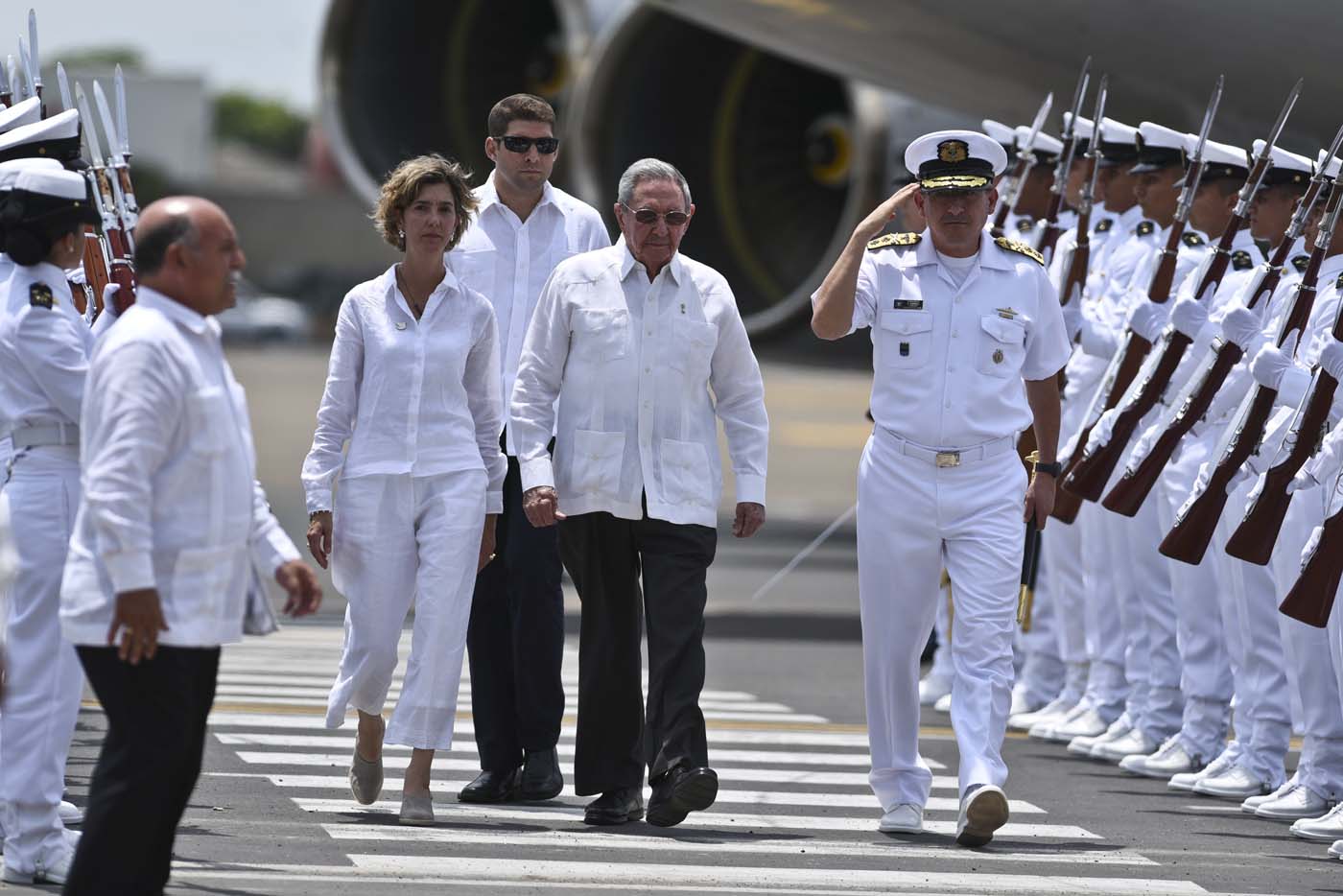 El dictador Raúl Castro llega a Colombia para ser testigo de firma de la paz