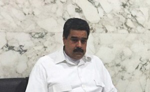 GRAN ENCUESTA NACIONAL: ¿Qué le dijo Kerry a Maduro para que pusiera esta impactante cara de regañado?