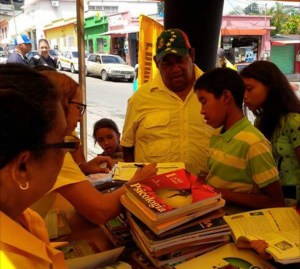 Municipio Carrizal beneficia a niños de bajos recursos para el inicio del nuevo año escolar