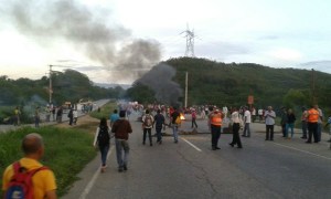 Protesta por falta de alimentos y agua en la autopista Ocumare-Charallave #26Sept