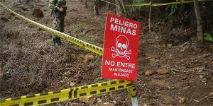 Un niño muerto y otro herido al pisar artefacto explosivo en sur de Colombia