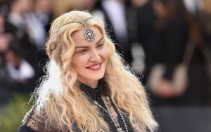 Subastan artículos personales de Madonna, quien había denunciado que fueron robados