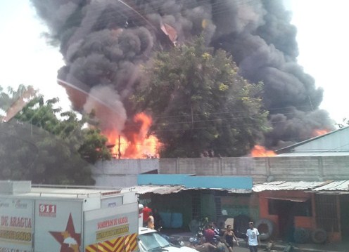 Reportan fuerte incendio en Palo Negro estado Aragua (Fotos)