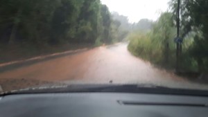 ¡¡El río!! Así quedo la vía a Parque Caiza tras fuertes lluvias este #29Sep
