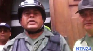 ¡El Coronel Lugo ataca de nuevo! agresor de la madre de López carga contra periodista de NTN24 (VIDEO)