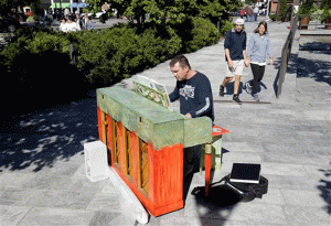 Pianos en la calle son tremendo éxito en Boston