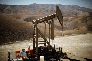 Irán aprovecha exención en acuerdo Opep para vender millones de barriles crudo