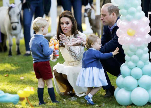 Britain's Prince William (R), Catherine, Duchess of Cambridge (2nd L), Prince George and Princess Charlotte (R) attend a children's party at Government House in Victoria, British Columbia, Canada, September 29, 2016.  REUTERS/Chris Wattie