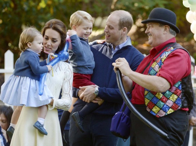 Britain's Prince William and his wife Kate, the Duke and Duchess of Cambridge, take part in a tea party with their children, Prince George and Princess Charlotte, at Government House in Victoria, British Columbia, Canada September 29, 2016.    REUTERS/Jonathan Hayward/Pool