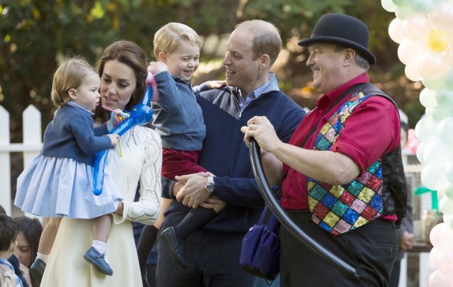 Britain's Duke and Duchess of Cambridge attend a children's party with Prince George and Princess Charlotte at Government House in Victoria, British Columbia, Canada September 29, 2016.   REUTERS/Jonathan Hayward/Pool