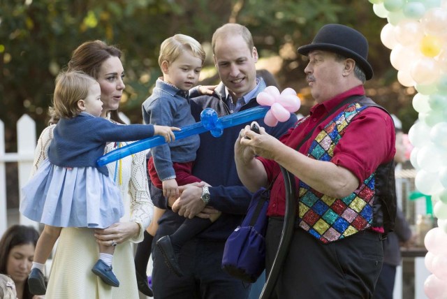 Britain's Duke and Duchess of Cambridge attend a children's party with Prince George and Princess Charlotte at Government House in Victoria, British Columbia, Canada September 29, 2016.   REUTERS/Jonathan Hayward/Pool