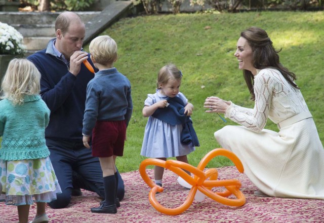 Prince George watches as his father the Duke of Cambridge blows up a balloon for him with the Duchess of Cambridge and Princess Charlotte during a children's party Government House in Victoria, British Columbia, Canada September 29, 2016.   REUTERS/Jonathan Hayward/Pool