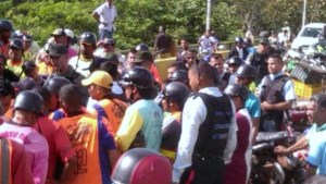 Mototaxistas cerraron Troncal 10 en El Callao por desaparición de compañero