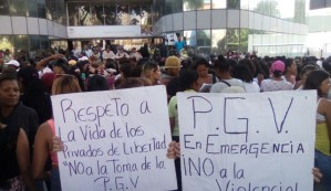 Familiares de los presos de la PGV protestaron en Caracas (Fotos y Videos)