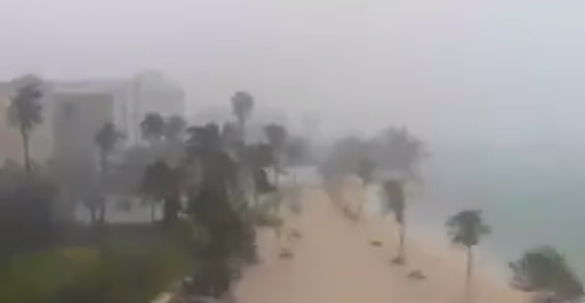 El huracán #Matthew azota a Bahamas (videos)