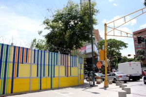 Gerardo Blyde lanza “En Obras”, intervención artística en muros de construcción