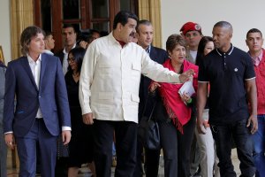 HRF afea a actores Foxx y Haas por reunión con Maduro y les pide explicación