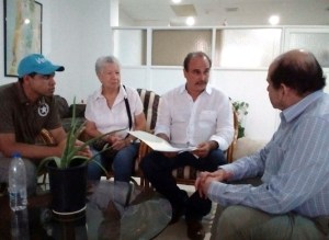 Jorge Carvajal entregó documento en consulados de Chile y Colombia para la aplicación de la Carta Democrática