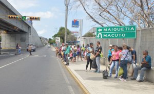 No hay acuerdo para suspender paro de transporte en Vargas