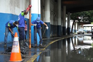 Alcaldía Metropolitana de Caracas intensifica limpieza en lagunas causadas por las lluvias