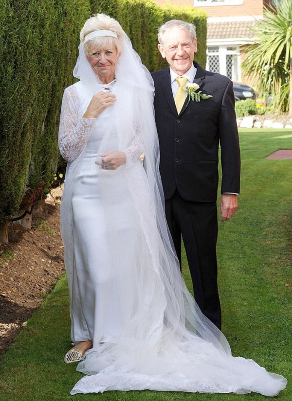 couple-wedding-clothes-50th-anniversary-carole-ann-jim-stanfield-7