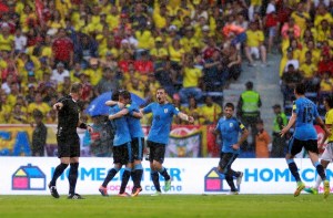 Uruguay logra un valioso empate ante Colombia en Barranquilla