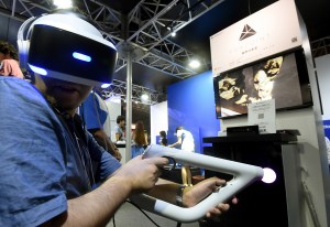 Sony lanzará un “cascaso” de realidad virtual PlayStation VR (FOTO)