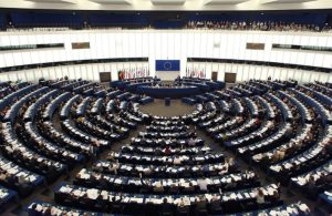 Eurodiputados tildan de “vergonzoso” rechazo de Polonia a tratado sobre violencia contra mujeres