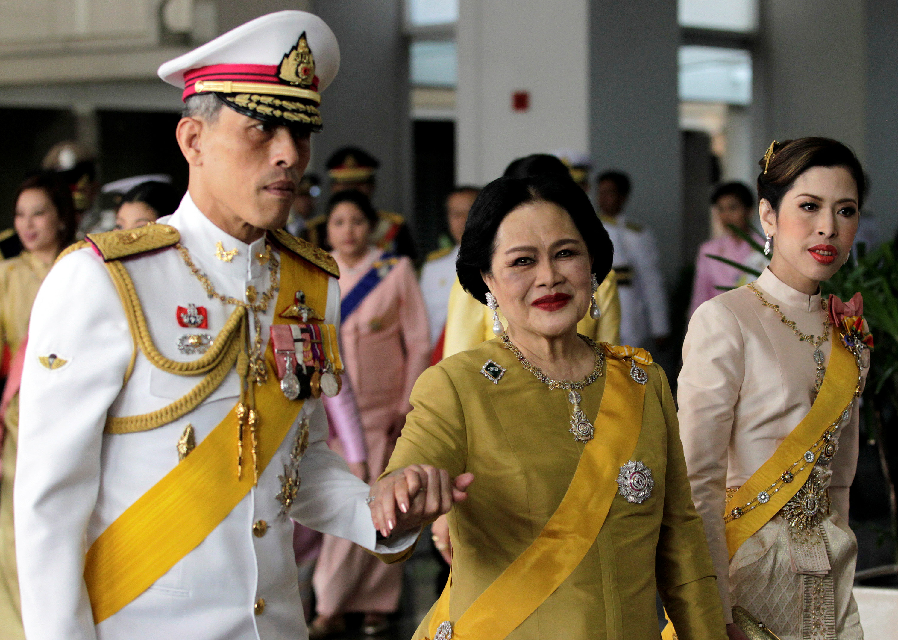 Как называется жена короля. Сирикит Королева Таиланда. Сутхида Вачиралонгкорн. Королева Таиланда Сирикит в молодости. Король Таиланда Пхумипон и его жена.