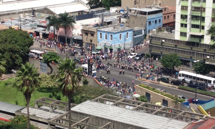Protestan en la avenida Sucre de Catia por falta de alimentos