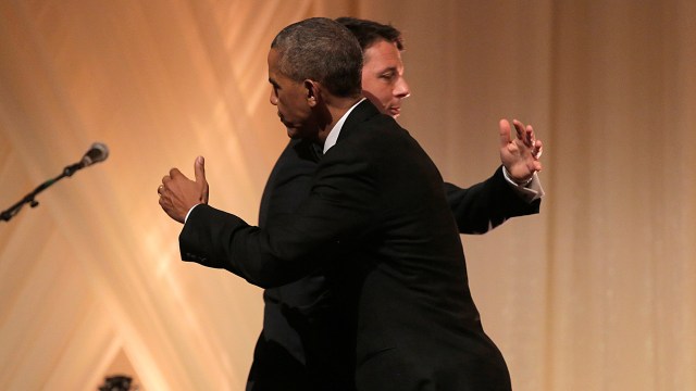 El presidente Barack Obama dio un cálido abrazo el Primer Ministro italiano. REUTERS/Joshua Roberts