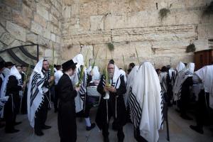 Miles de judíos acuden a la Bendición Sacerdotal en Muro de las Lamentaciones (Fotos)