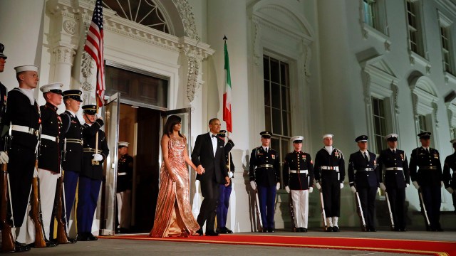 Barack y Michelle Obama en lo que fue la última cena de Estado como Presidente y primera dama de los Estados Unidos. (AP Photo/Carolyn Kaster)
